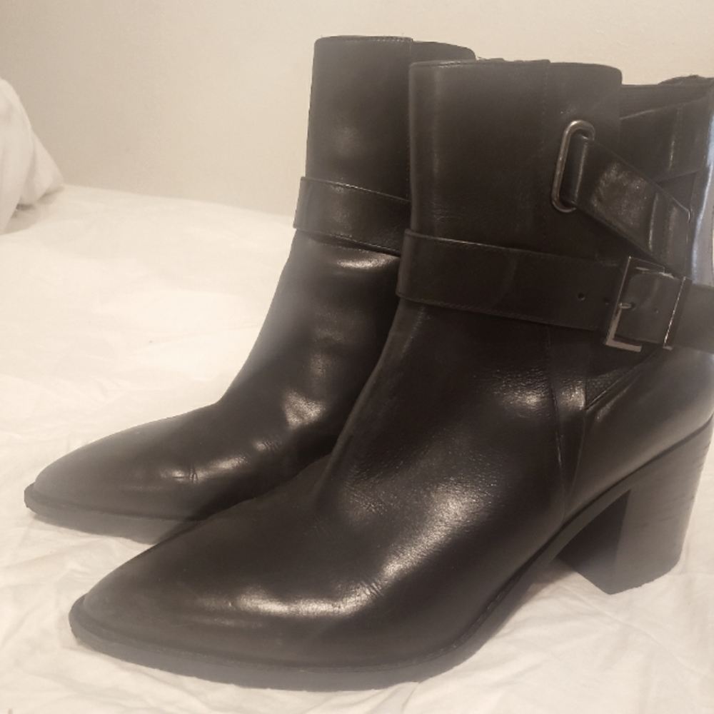 Kenneth Cole Booties size 10